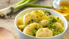 سلطة البطاطا اليونانية