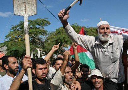 انخفاض معدل البطالة في الضفة مقابل ارتفاع حاد في القطاع