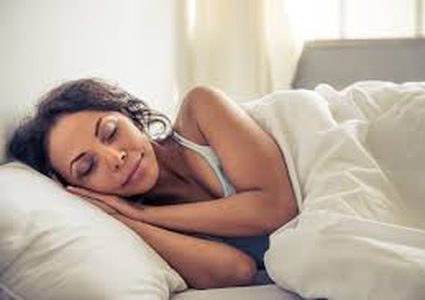 النوم الجيد ليلاً هو أفضل دواء ويعزز نظامنا المناعي