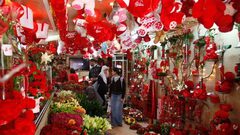 الغزيون في "عيد الحب": نستحق الحياة ونسعى إليها ما استطعنا