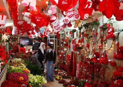 الغزيون في "عيد الحب": نستحق الحياة ونسعى إليها ما استطعنا