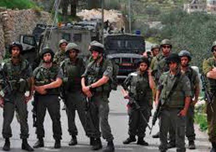 الاحتلال يخرب بسطات الباعة ويستولى على أخرى جنوب الخليل