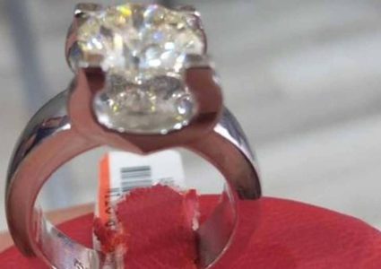 ابتلع الألماس.. ودفع الثمن "باهظا جدا"