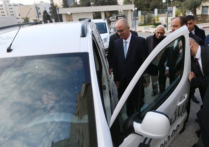 الحمد الله يرحب بتوفير سيارات كهربائية صديقة للبيئة بفلسطين