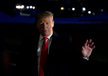 ترامب يوقع على قانون الموازنة ويعلن الطوارئ لتمويل امن بلاده