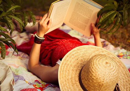 أيهما أفضل للدماغ.. الدراسة على السرير أم المكتب؟