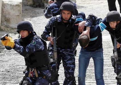 الشرطة تقبض على متهم بارتكاب 12 قضية سرقة في القدس