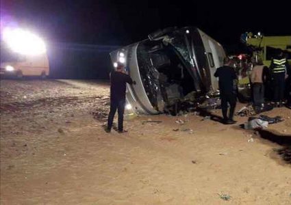 وفاة معتمر وإصابة 3 آخرين بحادث سير قرب المدينة المنورة