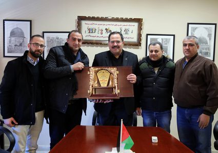 علار تكرم الوزير صيدم