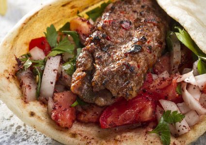 ساندويش كباب لحم