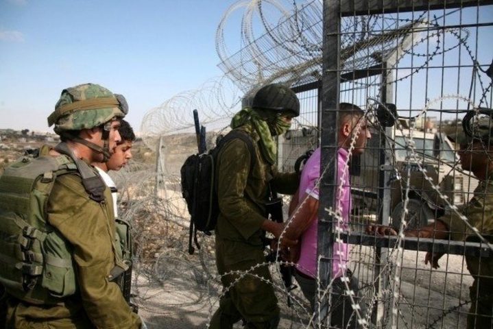 الاحتلال يعتقل فلسطينيا شمال قطاع غزة
