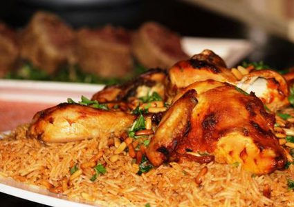 دجاج محمّر مع الأرز الشرقي