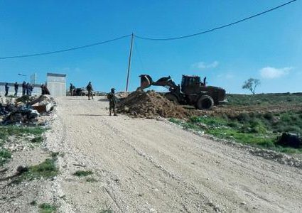 الاحتلال يجرف اراض ويضع سواتر ترابية جنوب نابلس