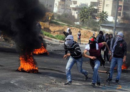 اصابة مواطنين برصاص الاحتلال خلال مواجهات جنوب نابلس