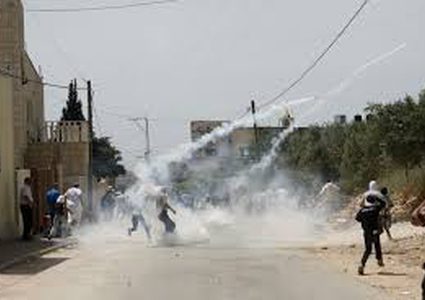 أهالي كفر قدوم يجددون دعمهم للقيادة عبر مسيرتهم الأسبوعية