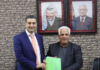 محافظة الخليل وجوال توقعان اتفاقية لدعم حملة "تراحموا"