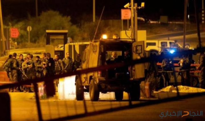 الاحتلال يغلق جميع مداخل بلدة حزما بالقدس