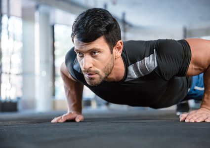 دراسة: تمرين الضغط يحمي الرجال من الأمراض والسكتات القلبية