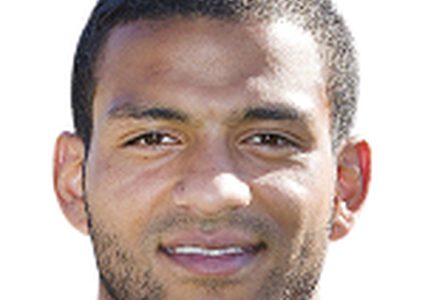 في نفس اليوم.. نجم كروي دولي ينجب طفلين من امرأتين