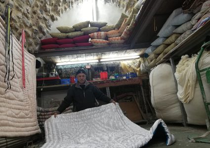 "بياع الدفا" في الخليل يواجه مستقبلاً مجهولاً