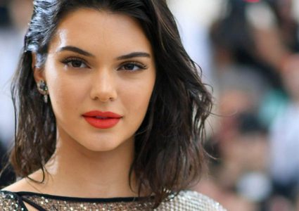 شاهدي تكلفة إطلالة كيندل جينز في أسبوع الموضة بنيويورك ‎