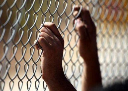 أسيران يدخلان أعوامًا جديدة في السجون