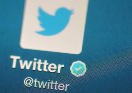 "تويتر" يفضح مستخدميه.. وينتهك خصوصيتهم