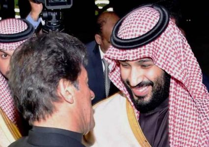 إجراءات أمنية مشددة.. بن سلمان يصل إلى باكستان