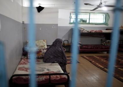 الاحتلال يحرم الأسيرات الفلسطينيات من حقوقهن
