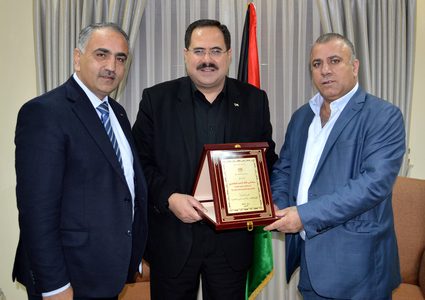 التربية تكرّم قطامي لدوره في حشد الدعم لقطاع التعليم