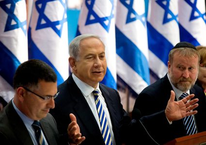 "الكابينت" يصادق على مصادرة 502 مليون شيكل من أموال السلطة