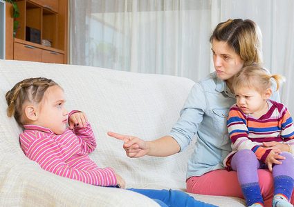 للأمهات..ما هي التصرفات التي تنعكس سلبا على الأبناء ؟