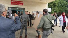 وقائي جنين يسلم مستشفى الشهيد خليل سليمان الحكومي أجهزة طبية