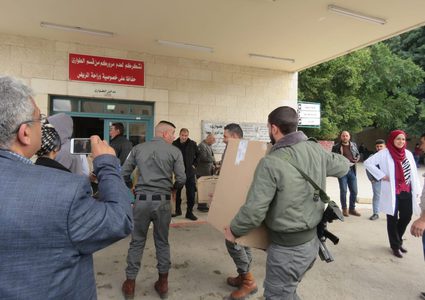 وقائي جنين يسلم مستشفى الشهيد خليل سليمان الحكومي أجهزة طبية