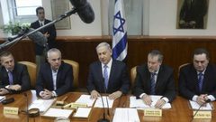 اليوم...الكابينت يناقش خصم مستحقات الشهداء والأسرى