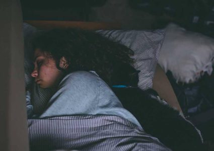 "شلل النوم" يرعب الجميع.. وعلاج بسيط يخلصك منه