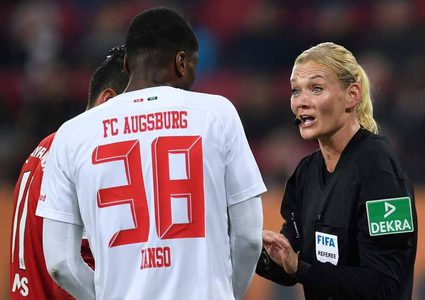 التلفزيون الإيراني يلغي بث مباراة بايرن ميونخ بسبب "امرأة"