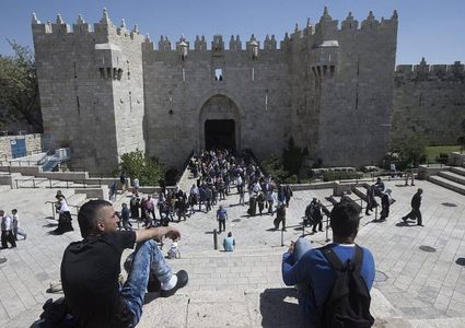 الاحتلال يعتقل إمام مسجد بيت حنينا من "باب العامود"