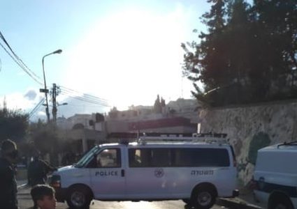 الاحتلال يقتحم مسجد الأربعين وسط بلدة العيسوية