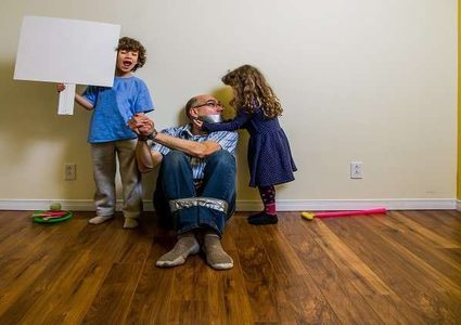 كيف ينعكس سوء سلوك الأطفال على دخلهم المالي عند البلوغ؟