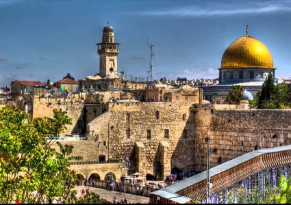 مجلس الأوقاف يطالب بإزالة السلاسل الحديدية عن باب الرحمة