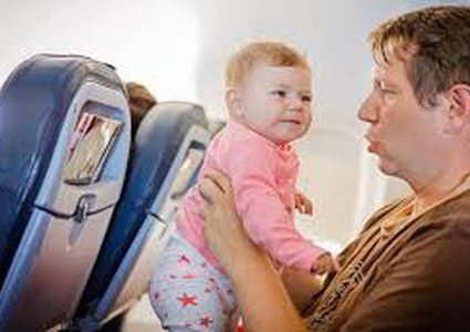 لماذا يبكي الأطفال بشكل كبير أثناء تحليق الطائرات