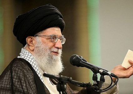 خامنئي يحذر حكومته من خداع الدول الأوروبية