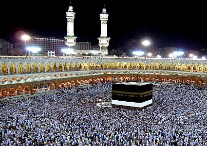 هل الطواف حول الكعبة أولى من إطعام الفقير في غزة؟