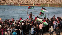 إصابات برصاص بحرية الاحتلال وبالاختناق قبالة شاطئ غزة