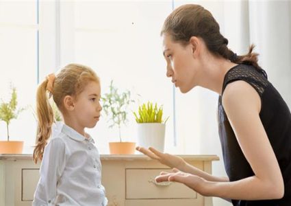 هكذا تساعدين طفلك على التعامل مع القلق الاجتماعي