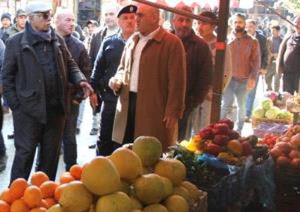 محافظ جنين يتفقد أسواق المدينة ويتابع تنفيذ الخطة التطويرية التنظيمية