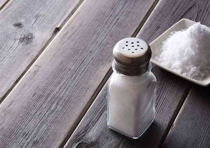 ما علاقة الملح بانتفاخ المعدة؟