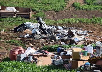 الاحتلال يهدم 8 منشآت وخزانات مياه في الاغوار