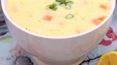 طريقة عمل شوربة بيضاء بالدجاج والخضار